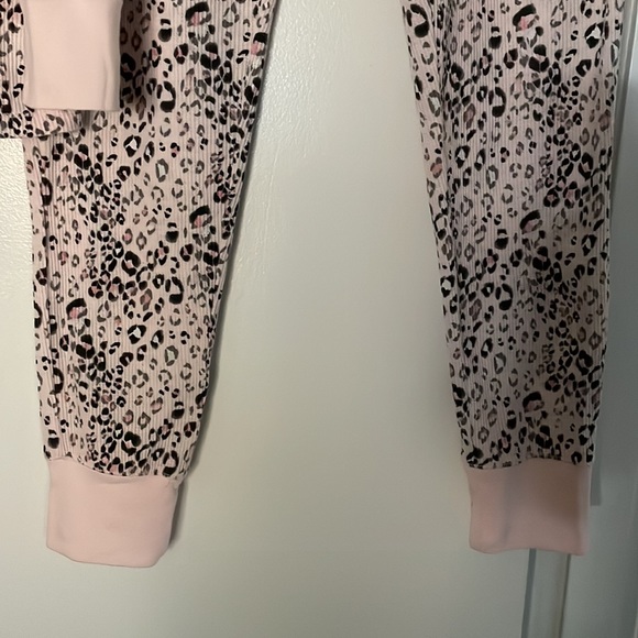 Women’s Pajama Set. - Picture 5 of 8